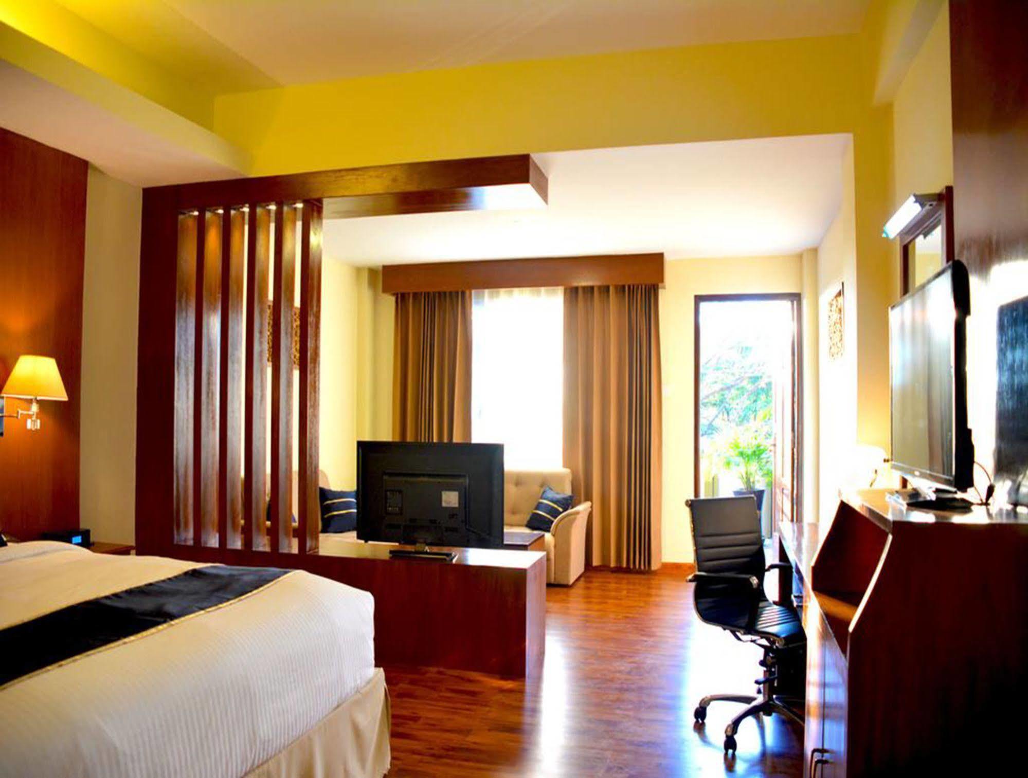Eastern Palace Hotel 4*