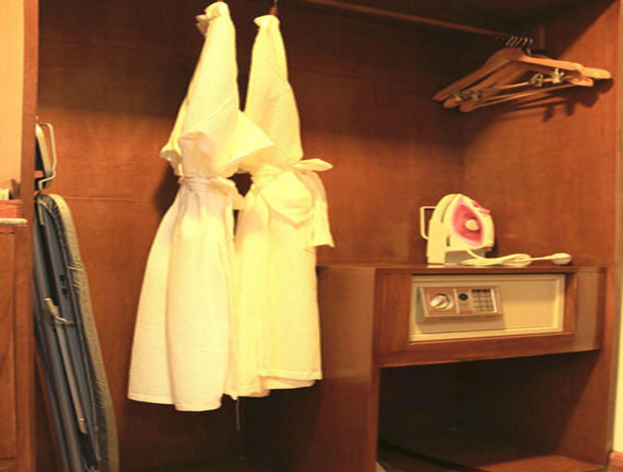 Eastern Palace Hotel 4*